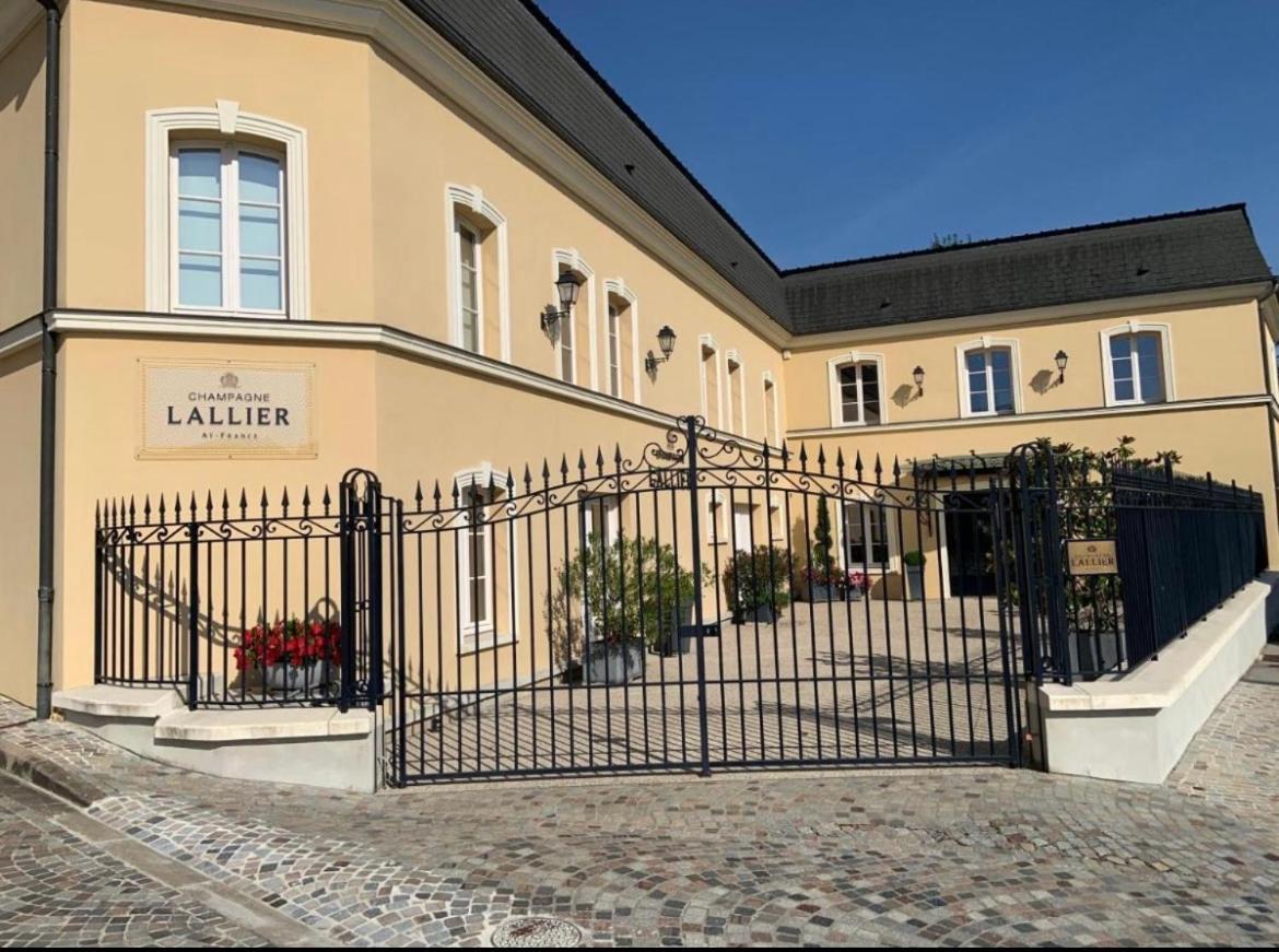 Ay Central Ay-Champagne Exteriör bild